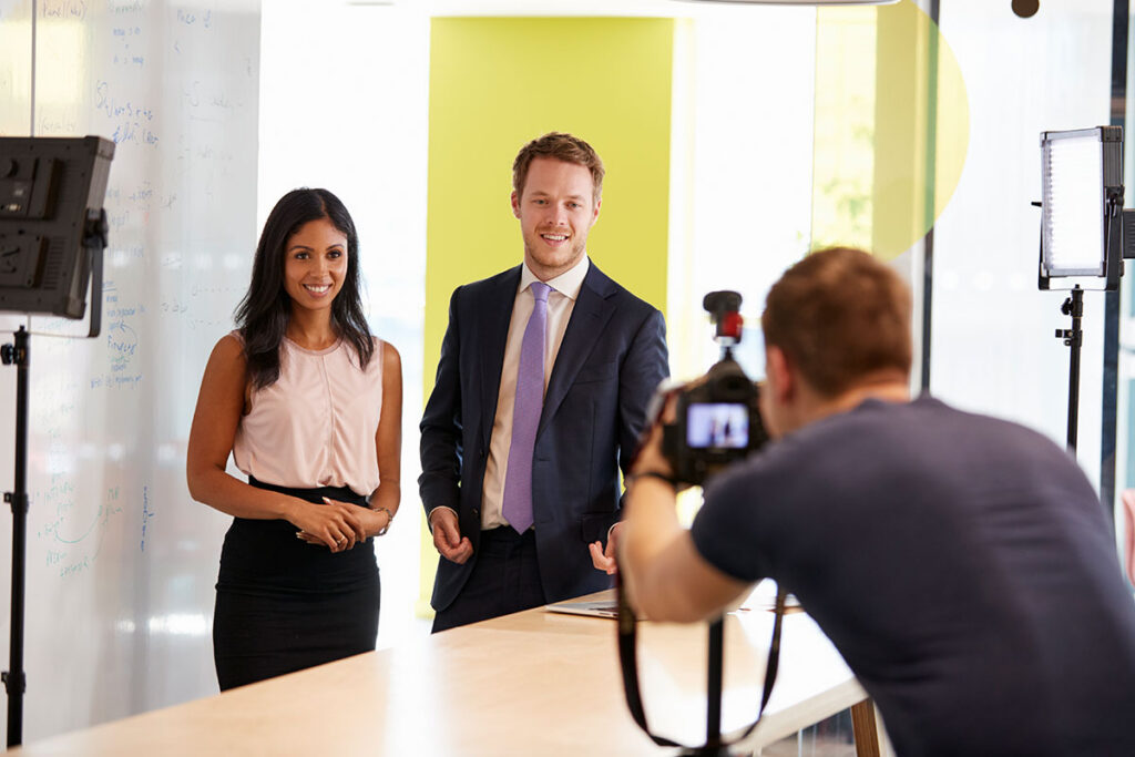 Como crear videos de entrevistas con empleados guia completa para empresas