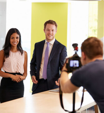 Como crear videos de entrevistas con empleados guia completa para empresas